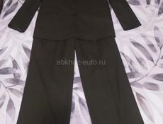 Продаю костюм 