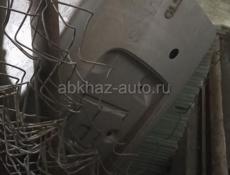 Автозапчасти на автомобиль хендай соната 2003 года.левая задняя дверь,багажник,и коробка передач механика 2.4.и многое другое