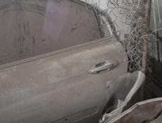 Автозапчасти на автомобиль хендай соната 2003 года.левая задняя дверь,багажник,и коробка передач механика 2.4.и многое другое