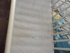 Продаю детскую кроватку в хорошем состоянии , с механизмом  люлька, укачивание.ортопедичесий матрас а подарок.) !