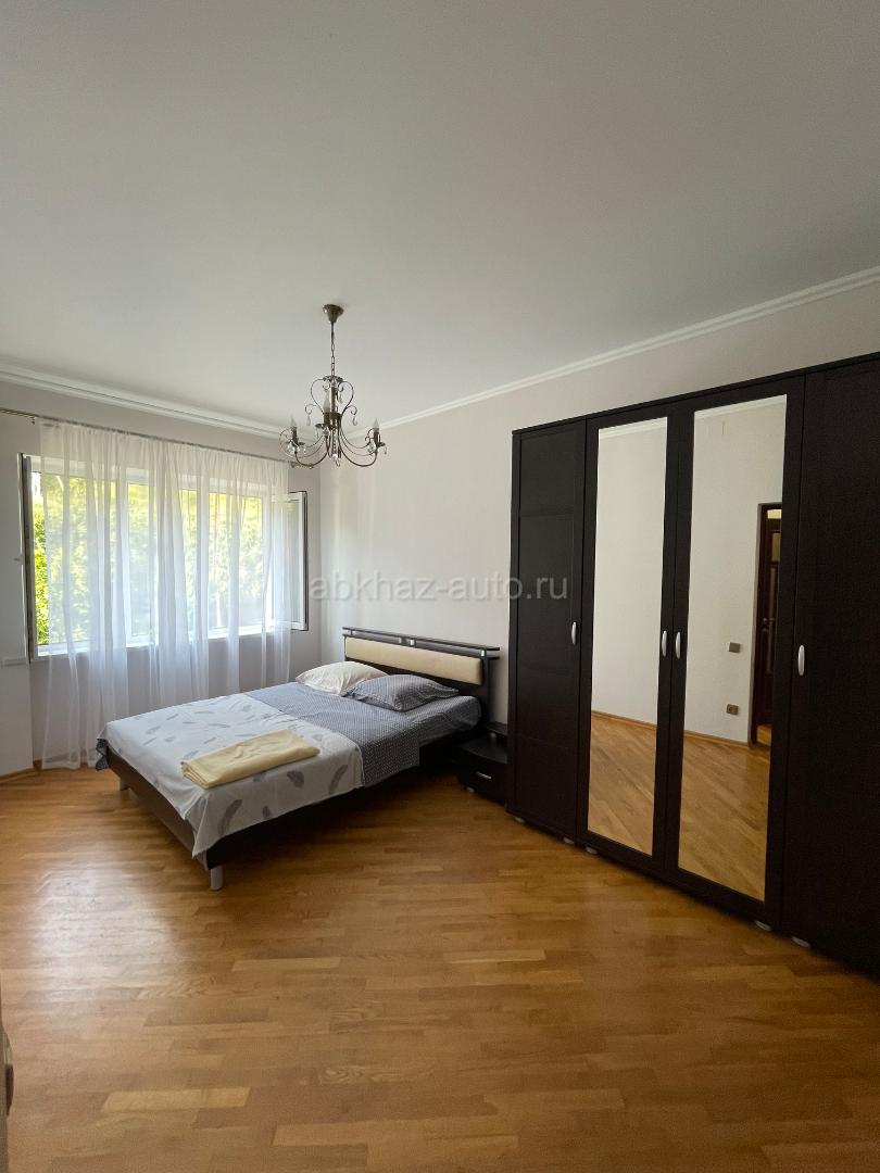 Сдается 3х комнатная квартира на длительный срок 