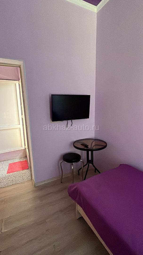 Сдается 1-комнатная квартира в центре сухума. Рынок