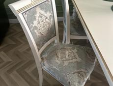 Стол со стульями 