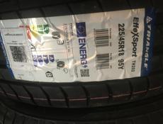 225/45R18 