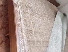 Кровать.. С матрасом. Б. У. 1.м 60.отдам за 2т.массив.5 этаж. 