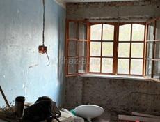 Продается 3-комнатная квартира в Сухуме, в районе Колос