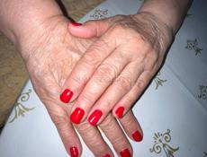 Требуется модель на ногти 300 рублей 