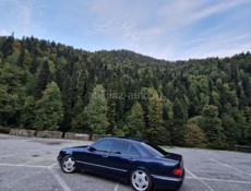 Mercedes-Benz 200-Series