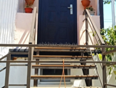 Сдам  россиянам от 2-10 суток , а также на длительный срок ,в десяти минутах от берега студию на двоих . Рядом с заправкой Азид. .  90