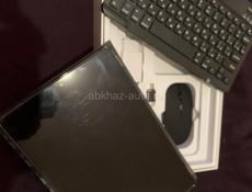 Практически новый толком не пользовались. Чехол, зарядка, мышь клавиатура ручка коробка все в комплекте…Ватсап +79407339935