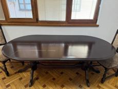 Деревянный стол и комплект деревянных стульев