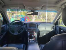 Infiniti QX56