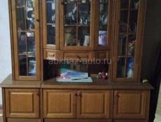 Продам сервант срочно 