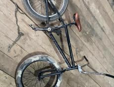Продаю bmx всё по телефону либо ватсап торг не много