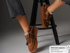 Замшевые женские кроссовки