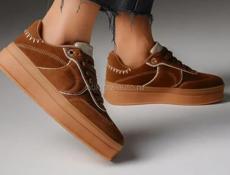 Замшевые женские кроссовки