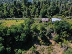 Продаю бельтажный дом с участком