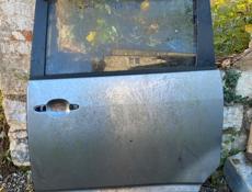 Продаю дверь вокси ноуах подходит 