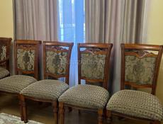 Стол и стулья 