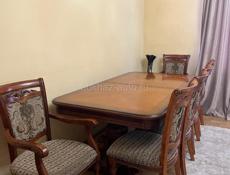 Стол и стулья 