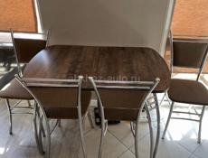 Стол со стульями . Доставка есть 