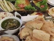 Ищем работу горничной и поваром