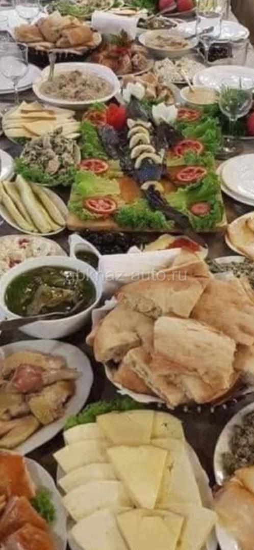 Ищем работу горничной и поваром