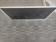 Продаю шикарный белый смарт телевизор писать только вотсап