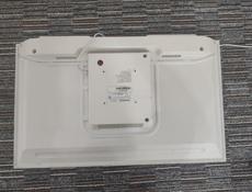 Продаю шикарный белый смарт телевизор писать только вотсап