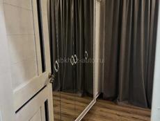 Сухум улица Аргун 12 дом Банка Амра на против 15 школы где Абырлыщ квартира на 4 этаже 2 х комнатная полностью готова к проживанию ремонт свежий медель техника новая продаю срочно