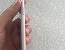 Продается телефон Айфон 7+