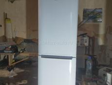 Холодильник Ariston