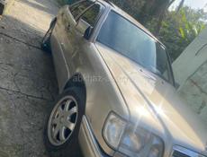 Mercedes-Benz 124