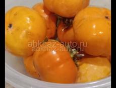 Продаётся плоская Хурма цена 50 рублей 