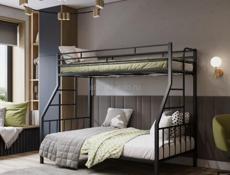 Двухъярусная кровать с матрасами