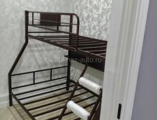Двухъярусная кровать с матрасами