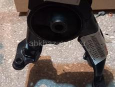 подушка двигателя задняя.toyota voxy .оригинал