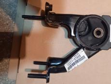 подушка двигателя задняя.toyota voxy .оригинал