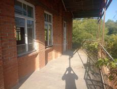 📌УЧАСТОК С КАПИТАЛЬНЫМ СТРОЕНИЕМ ДРАНДА У ТРАССЫ