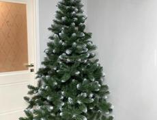 Продается елка и гирлянда.