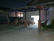 Сдаются уютные номера в гостевом доме на берегу моря с летней кухней