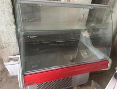 Продается витринный холодильник и торговые витрины