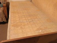 Продаю кровать с матрасом