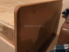 Продаю кровать с матрасом 