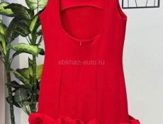 Продается платье в хорошем состоянии надевалось один раза (3-4 часа 