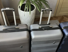 Чемоданы на колесах 3 шт 