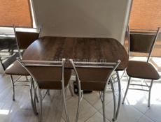 Стол со стульями 