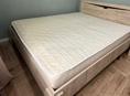 Двухспальная кровать с матрасом . 