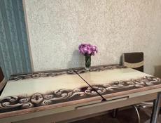 Стол и стояли 