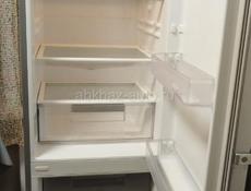 Двухкамерный Холодильник LG в отличном состоянии рабочий не течет